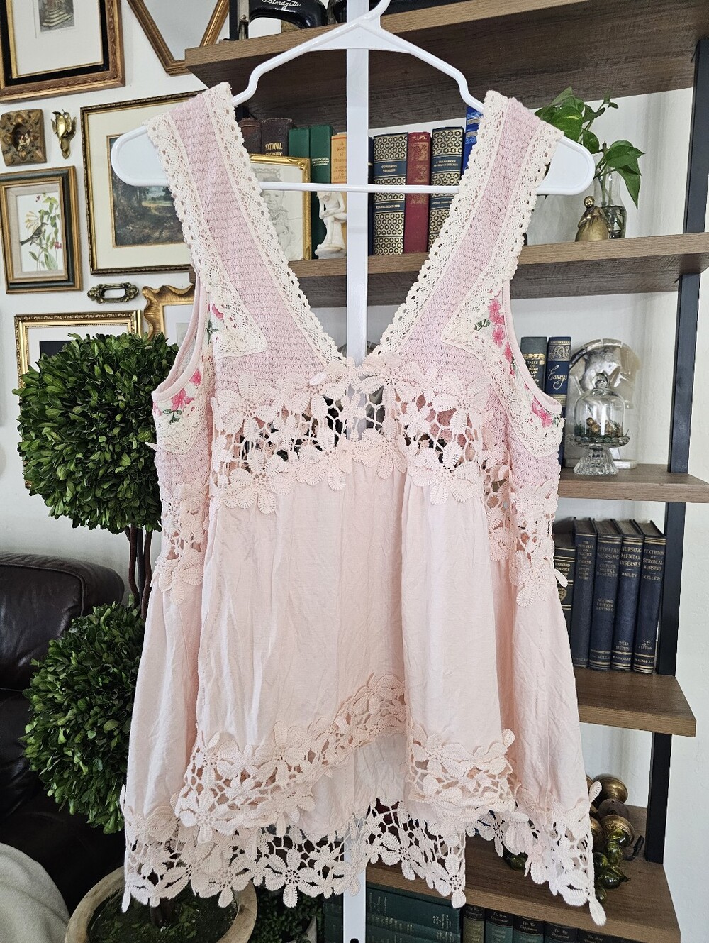 New without tags! POL pink waffle floral lace tank top small